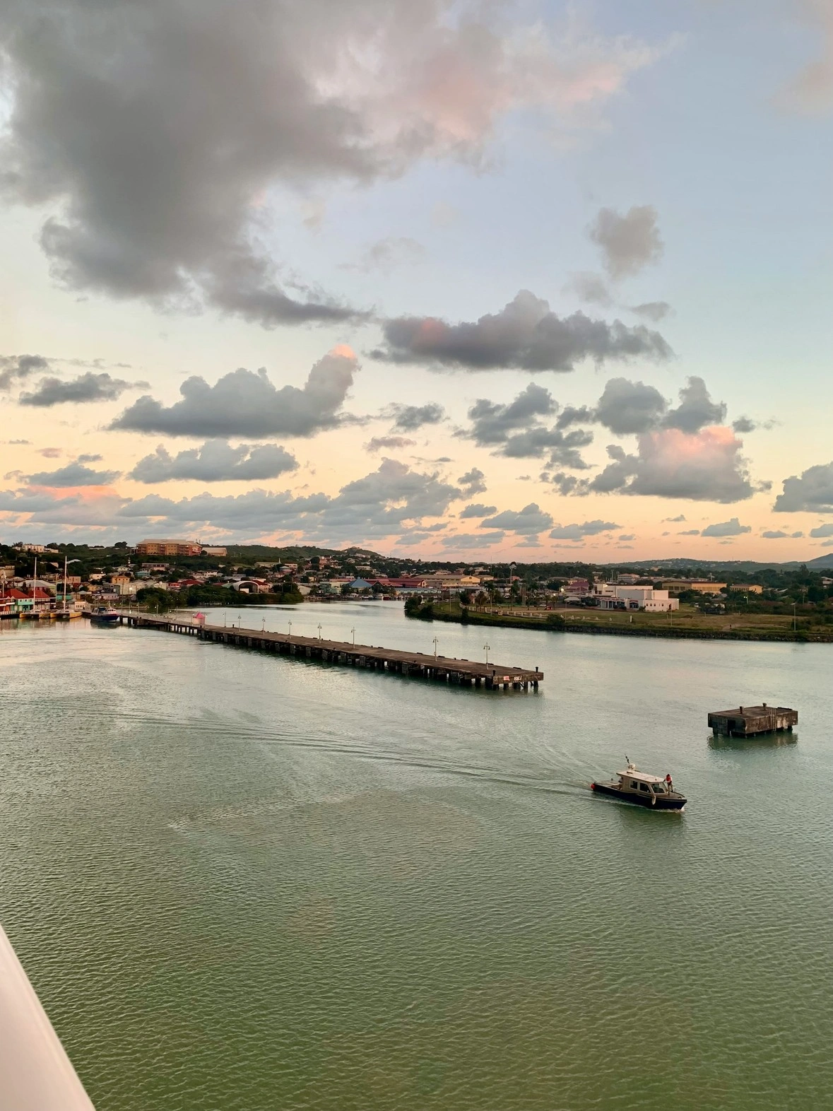 Vue sur Saint John's, capitale d'Antigua-et-Barbuda